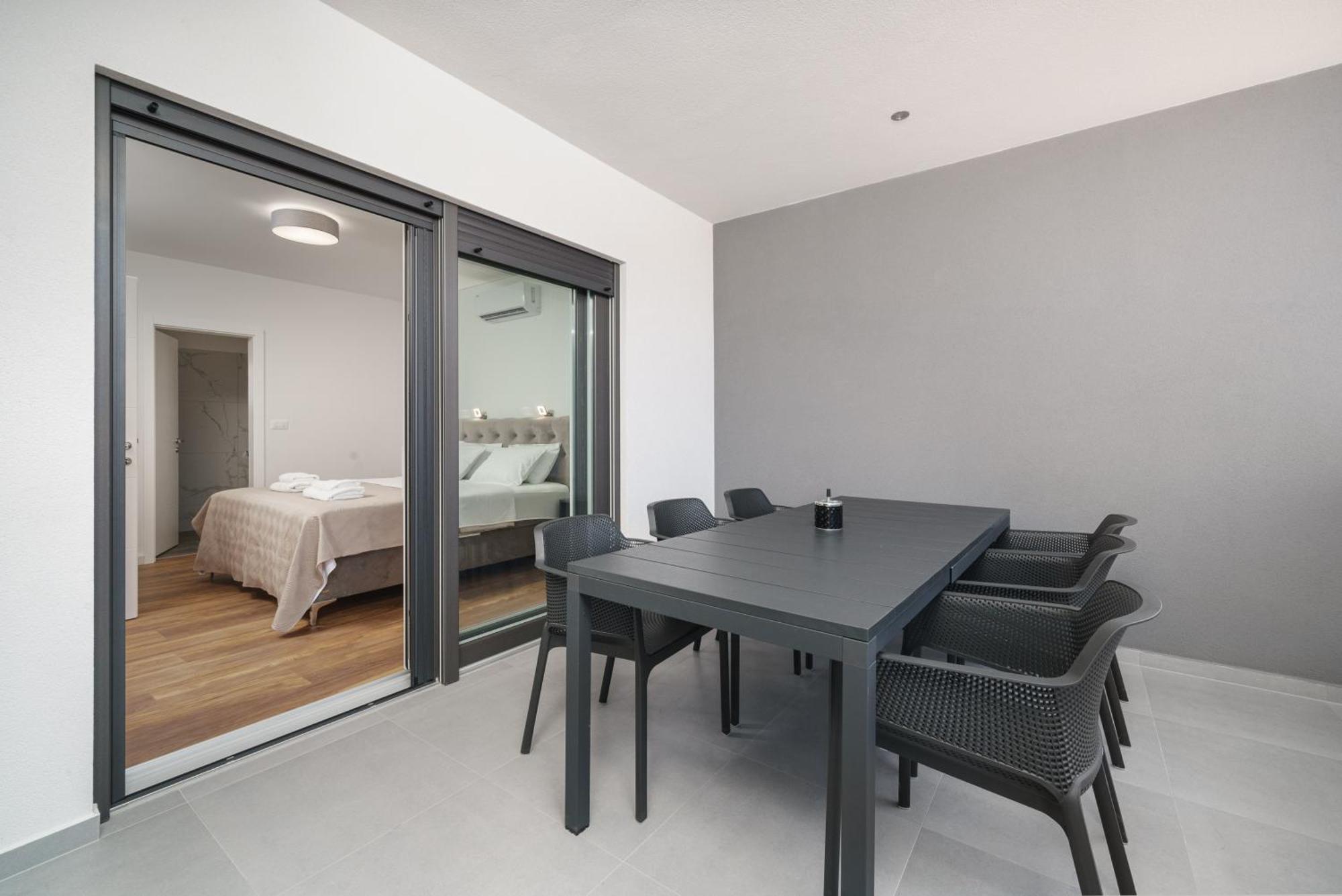 וודיצה Apartments Okit מראה חיצוני תמונה